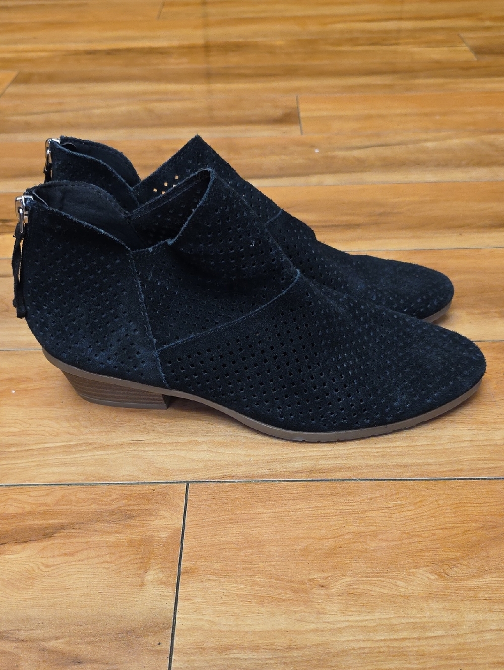 Kenneth Cole Size 9 Side Walk Suede Perforated Zippered Black Ankle Boots